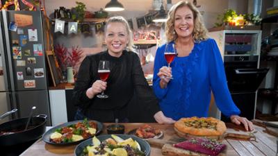 DAS! Kochstudio: Silvester-Büffet mit Zora Klipp und Bettina Tietjen