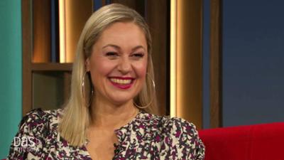 DAS! Rote Sofa: Moderatorin Ruth Moschner auf dem Roten Sofa