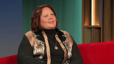 DAS! Rote Sofa: Autorin und Hinterbliebene Christine Dawood auf dem Roten Sofa