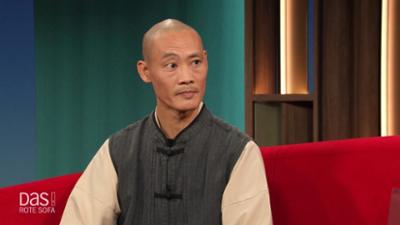 DAS! Rote Sofa: Shaolin Kung Fu-Meister Shi Heng Yi auf dem Roten Sofa