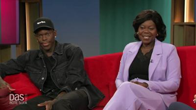 DAS! Rote Sofa: Fatou Schröder und Dennis Schröder auf dem Roten Sofa