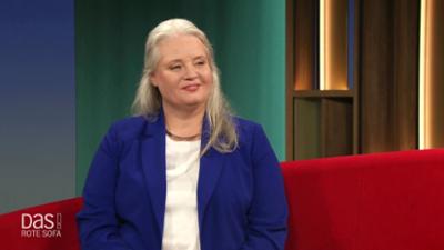 DAS! Rote Sofa: Informatikerin Prof. Dr. Katharina Zweig auf dem Roten Sofa