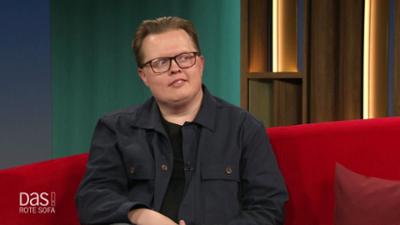 DAS! Rote Sofa: Musiker Angelo Kelly auf dem Roten Sofa