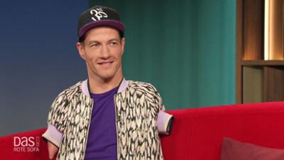 DAS! Rote Sofa: Motivationstrainer Janis McDavid auf dem Roten Sofa