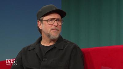 DAS! Rote Sofa: Schauspieler Bjarne Mädel auf dem Roten Sofa