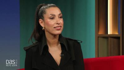 DAS! Rote Sofa: Unternehmerin und Autorin Tijen Onaran auf dem Roten Sofa