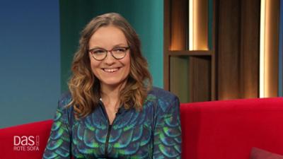 DAS! Rote Sofa: Comedienne Helene Bockhorst auf dem Roten Sofa
