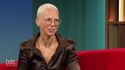DAS! Rote Sofa: Musikerin Stefanie Heinzmann auf dem Roten Sofa DAS! Rote Sofa: Musikerin Stefanie Heinzmann auf dem Roten Sofa