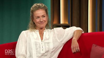 DAS! Rote Sofa: Schauspielerin Rhea Harder-Vennewald auf dem Roten Sofa