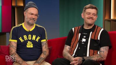 DAS! Rote Sofa: Nicholas Müller und Sascha Eigner von Jupiter Jones auf dem Roten Sofa