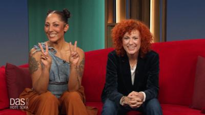 DAS! Rote Sofa: Jessica Wahls und Lucy Diakovska von den No Angels auf dem Roten Sofa