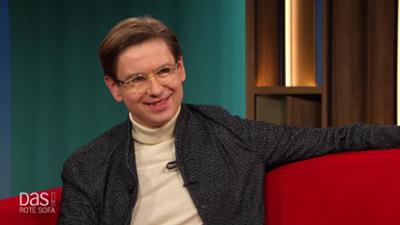 DAS! Rote Sofa: Starpianist Víkingur Ólafsson auf dem Roten Sofa