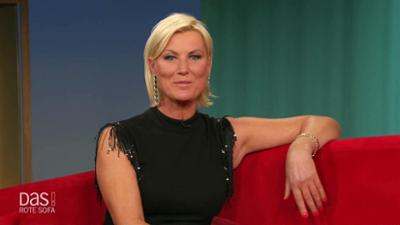 DAS! Rote Sofa: Moderatorin Kamilla Senjo auf dem Roten Sofa