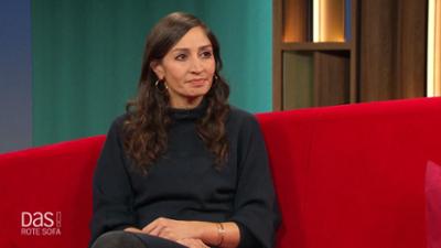 DAS! Rote Sofa: Journalistin Gilda Sahebi auf dem Roten Sofa