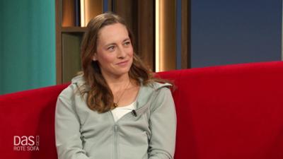 DAS! Rote Sofa: Ex-Para-Wintersportlerin Anna Schaffelhuber auf dem Roten Sofa