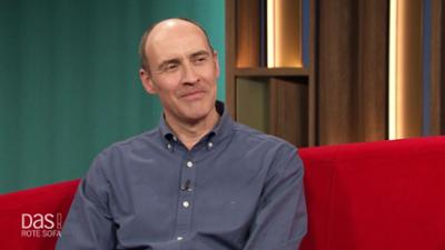 DAS! Rote Sofa: Kulturredakteur und Autor Ocke Bandixen auf dem Roten Sofa