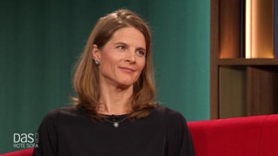 DAS! Rote Sofa: Historikerin Dr. Linda von Keyserlingk-Rehbein auf dem Roten Sofa