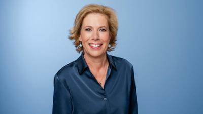 DAS! Rote Sofa: Königshaus-Expertin Leontine von Schmettow auf dem Roten Sofa