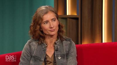DAS! Rote Sofa: Elena Lierck vom "NichtGenesenKids e.V." auf dem Roten Sofa