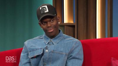 DAS! Rote Sofa: Basketballer Dennis Schröder auf dem Roten Sofa DAS! Rote Sofa: Basketballer Dennis Schröder auf dem Roten Sofa