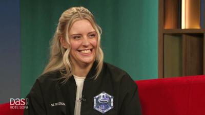 DAS! Rote Sofa: Astronautin Michaela Benthaus auf dem Roten Sofa