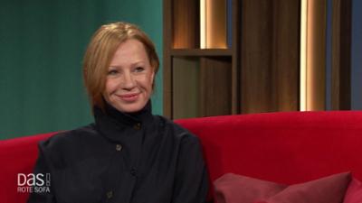 DAS! Rote Sofa: Schauspielerin Birgit Minichmayr auf dem Roten Sofa