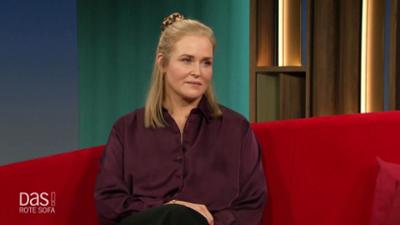 DAS! Rote Sofa: Schauspielerin und Autorin Judith Hoersch auf dem Roten Sofa