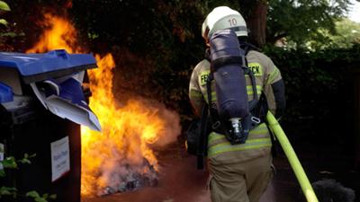 die nordreportage: 24 Stunden mit der Berufsfeuerwehr Lübeck