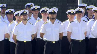 Dress Wars: Faszination Uniform (2)