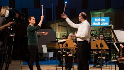 Klassik: Der Dirigent: Homeschooling mit der NDR Radiophilharmonie Klassik: Der Dirigent: Homeschooling mit der NDR Radiophilharmonie
