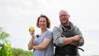 Mett oder Möhre - Das große NDR-Grillmeister-Duell: Das Grillmeister-Duell: Feuer-Lamm und Erdbeerkäse