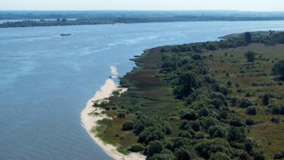 Nordseereport: Inselhopping auf der Elbe - Segeln, Campen und Yoga am Strand