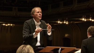 Thomas Hengelbrock dirigiert Schumann