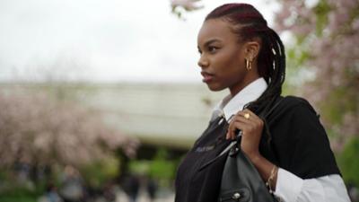 Uniform, Macht, Mode: Dress Wars – Uniform des Lebens (1)
