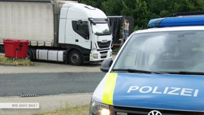 Wie geht das?: Polizei-Kontrolle auf der Autobahn