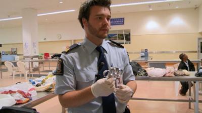 Border Patrol Neuseeland: Staffel 7, Folge 6: Taser aus Thailand