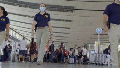 Border Patrol Südamerika: Staffel 2, Folge 7: Frau mit Drogen am internationalen Flughafen von Peru