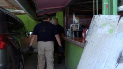 Border Patrol Südamerika: Staffel 1, Folge 18: Ein Paar aus Guatemala hat Kapseln mit Geld geschluckt