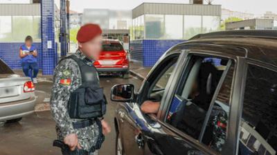 Border Patrol Südamerika: Staffel 2, Folge 1: Tourist beim Schmuggeln illegaler Medikamente entdeckt