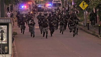 Border Patrol Südamerika: Staffel 1, Folge 3: Ein Polizeihund erschnüffelt eine halbe Tonne Kokain