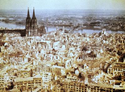 Das Kriegsende in Farbe: Folge 1: Ins Innere des Reiches