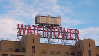 Die Zeugen Jehovas - Gott, Geld und Gehorsam