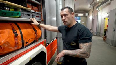 Hinter der Uniform - 24 Stunden mit der Berliner Feuerwehr