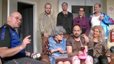 Der kleine Stadtstreicher: 1-2-3, Oberkörper frei