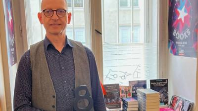 ZWISCHEN DEN SONGS: Buchhandlung Löwenherz