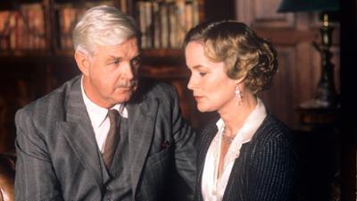 Agatha Christie: Folge 5: Eine Tür fällt ins Schloss