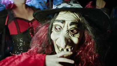 Alles Klara: Folge 3: Tod einer Hexe (S01/E03)