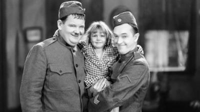 Dick und Doof als Rekruten