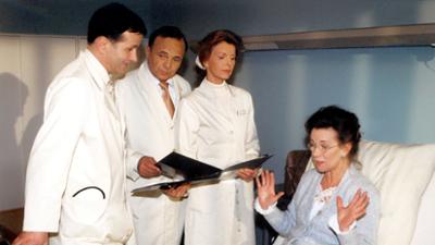 In aller Freundschaft: Folge 109: Adel verpflichtet (S04/E21) In aller Freundschaft: Folge 109: Adel verpflichtet (S04/E21)