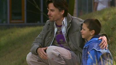 In aller Freundschaft: Folge 276: ... Vater sein dagegen sehr (S08/E27)